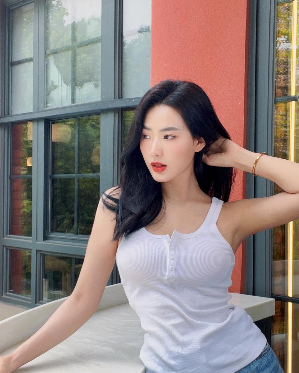 MC Minh Trang với phong cách dẫn chương trình duyên dáng và cuốn hút