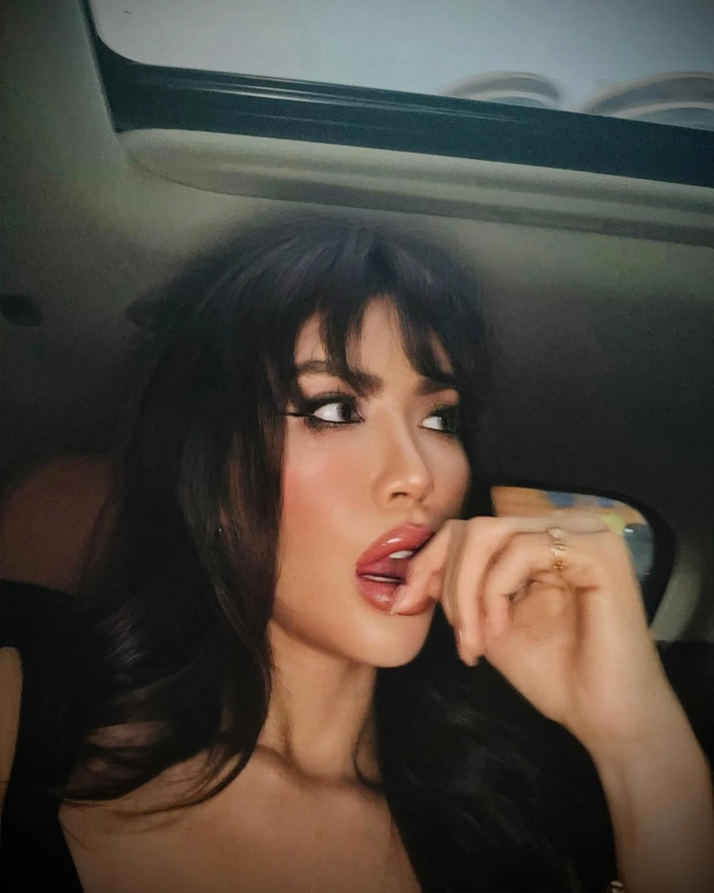 Minh Tú instagram ngập tràn hình ảnh thời trang đỉnh cao