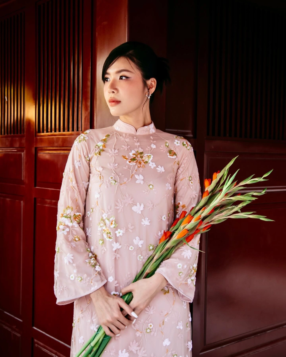 Minh Tú Người ấy là ai với khoảnh khắc gây xúc động