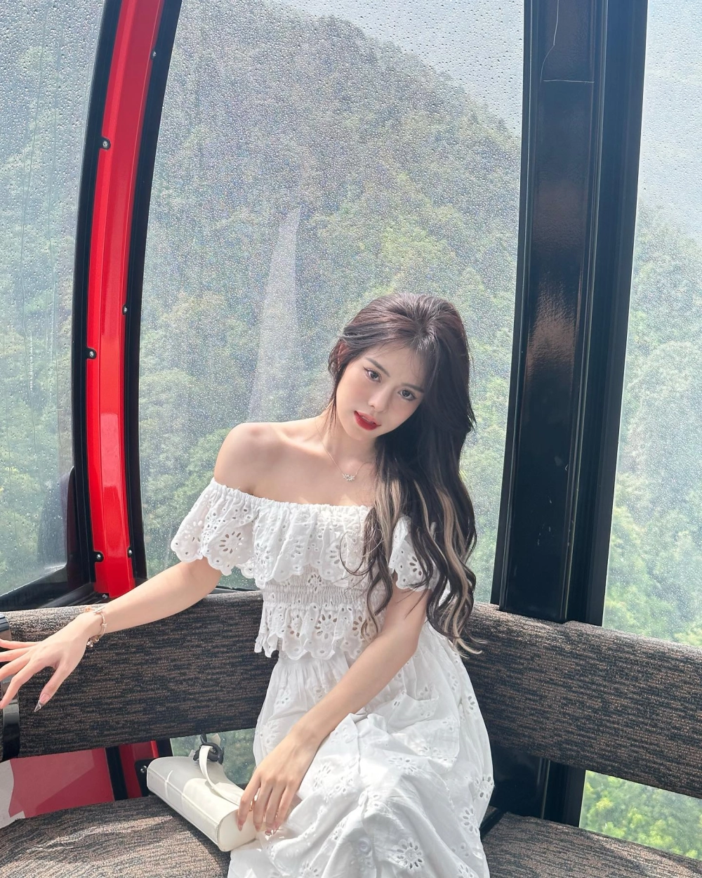 Gái xinh Vũng Tàu vẻ đẹp rực rỡ bên bãi biển 