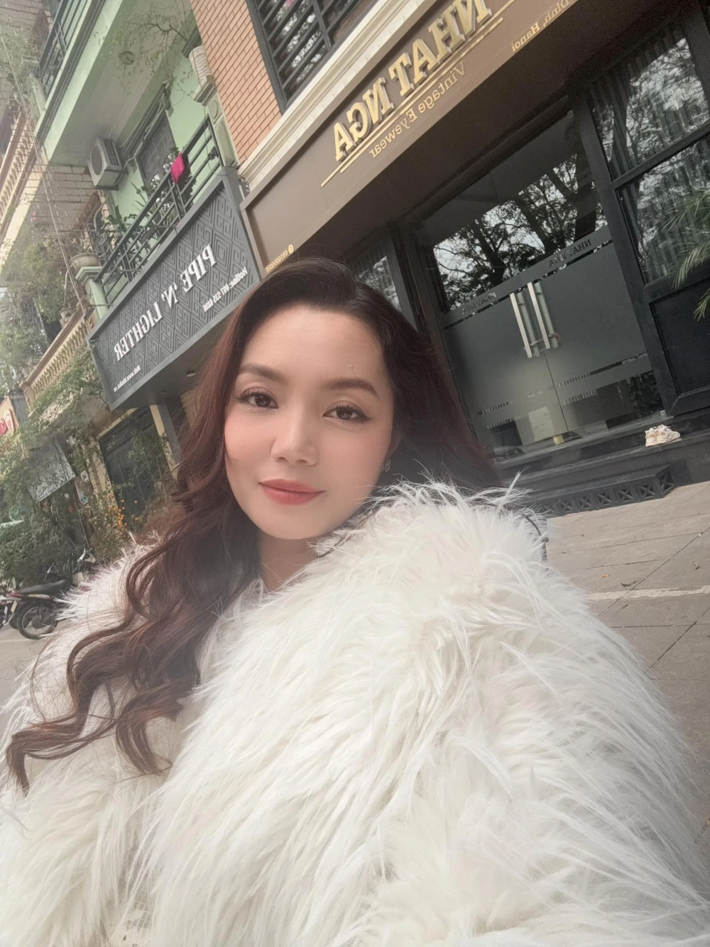 Cảm xúc thăng hoa với lời bài hát Nguyễn Ngọc Anh triệu đoá hoa hồng