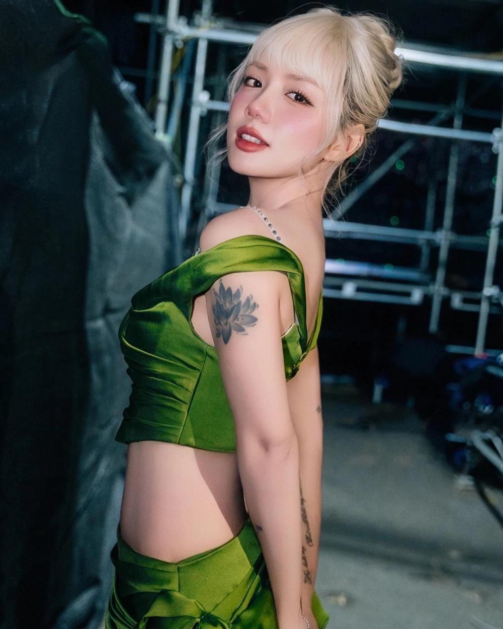 Lắng nghe Phương Ly mặt trời của em đầy lãng mạn