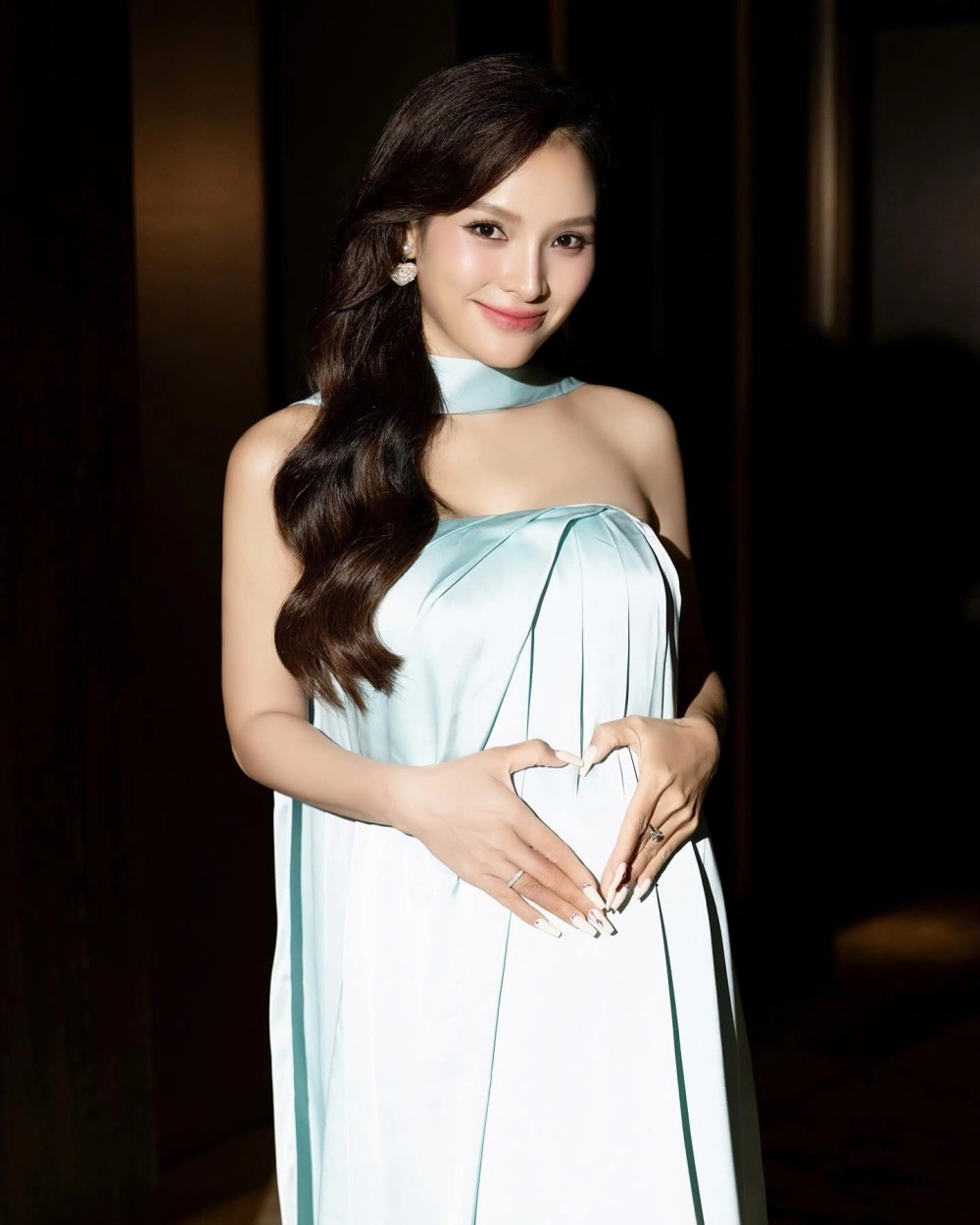 Nhiều người tò mò liệu Phương Trinh Jolie phẫu thuật chưa
