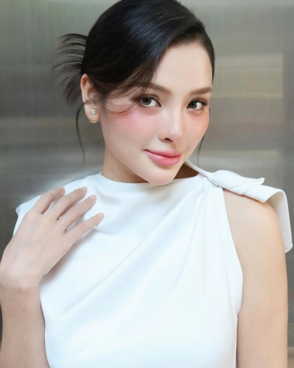 Diễn viên Phương Trinh Jolie gây ấn tượng qua từng vai diễn