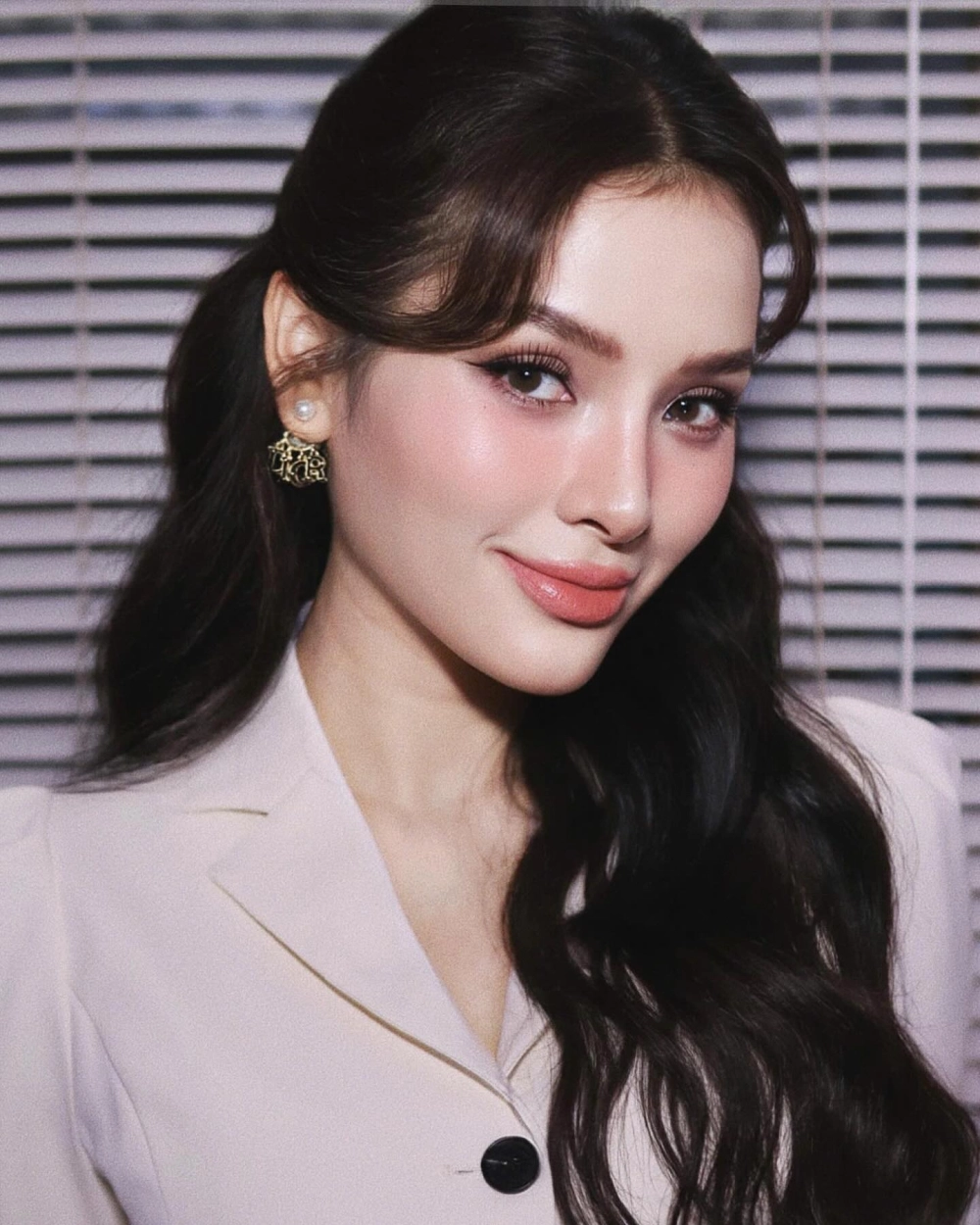 Phuong Trinh Jolie 2020 rạng rỡ trong từng khung ảnh