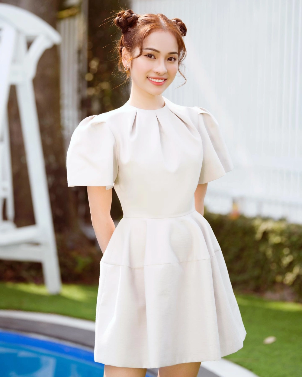 Ca sĩ Sara Lưu nổi bật với hit đừng như thói quen 