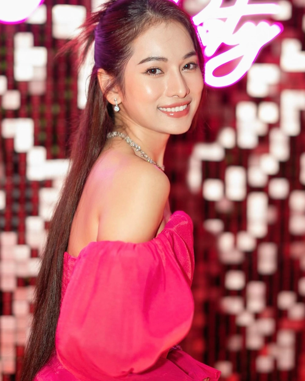 Tiểu sử Sara Lưu em gái Lưu Hiền Trinh nhóm S-Girls 