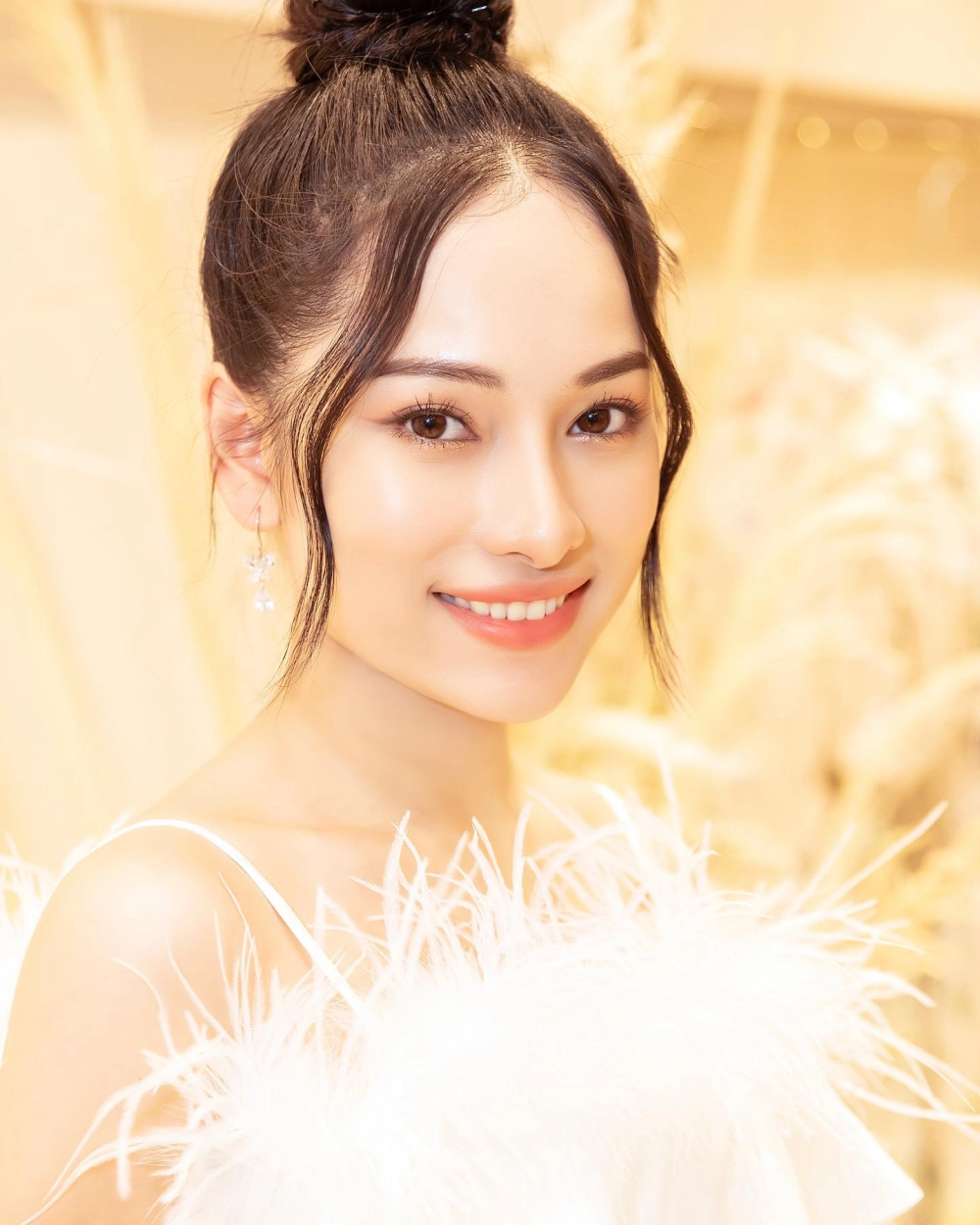 Sara Lưu cao bao nhiêu khoảng 1m60 vóc dáng cân đối 