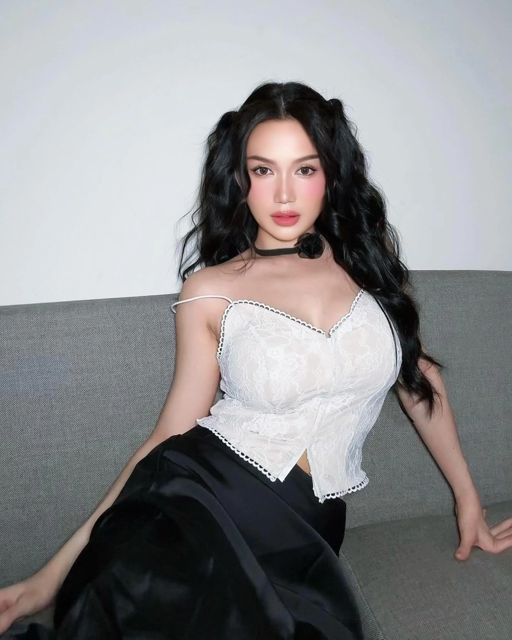Sĩ Thanh bao nhiêu tuổi vẫn giữ được vẻ đẹp trẻ trung và quyến rũ
