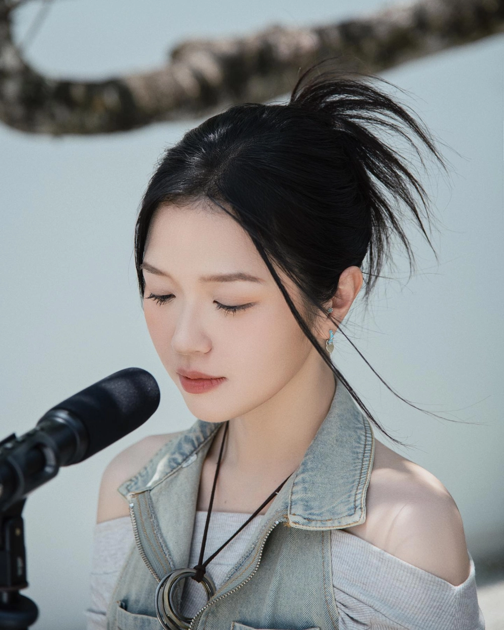 góc nghiêng thần thánh của Suni Hạ Linh cảm nắng làm fan ngẩn ngơ