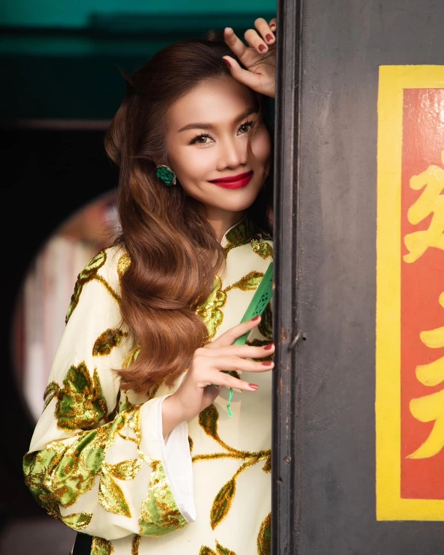 Sải bước thần thái đỉnh cao của thanh hằng catwalk