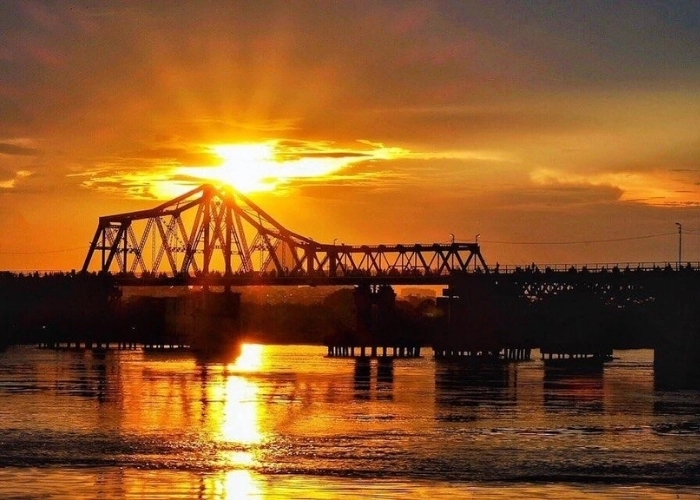 Em lặng im trong Một chiều Hà Nội buồn
