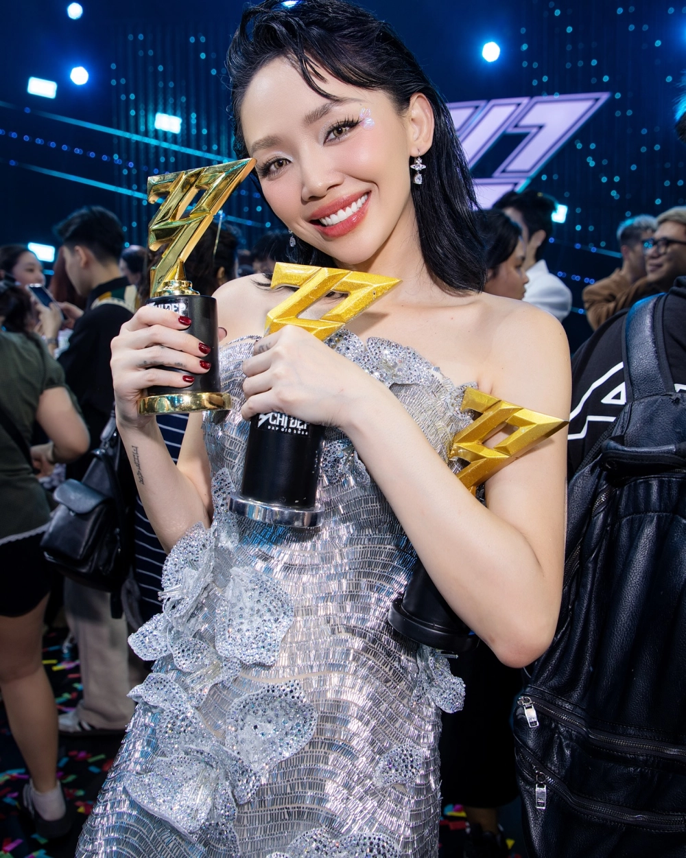 Hình nền gái xinh 4k mới nhất phong cách trendy 