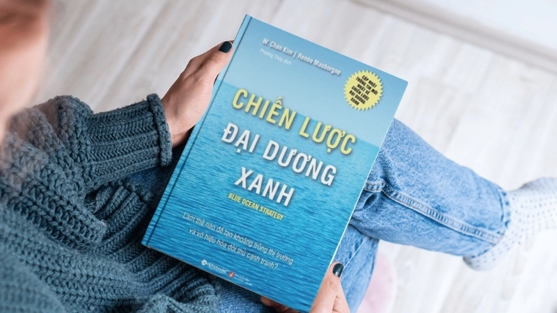 Tóm tắt sách Chiến Lược Đại Dương Xanh: Bài học kinh doanh đột phá.
