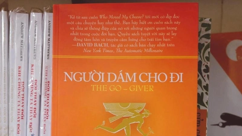 Thay vì bán hàng bằng chiến thuật, “Người dám cho đi” dạy bạn bán hàng bằng trái tim và sự chân thành.