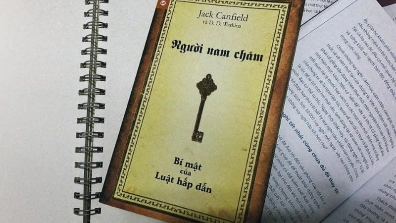 Review sách Người Nam Châm: Hành trình áp dụng luật hấp dẫn thực tế.