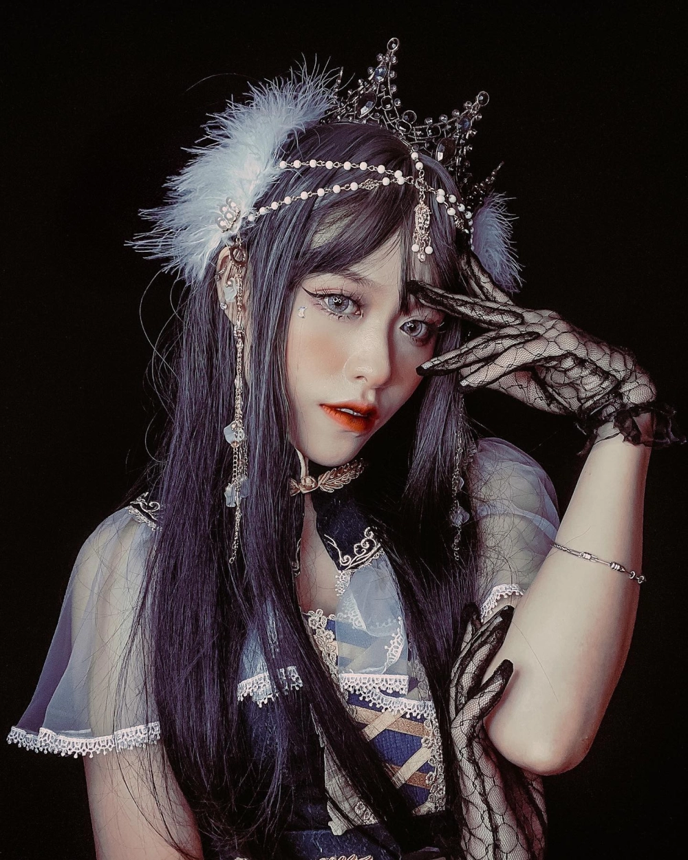 Ảnh Trà Đặng thần thái cuốn hút phong cách thời trang 