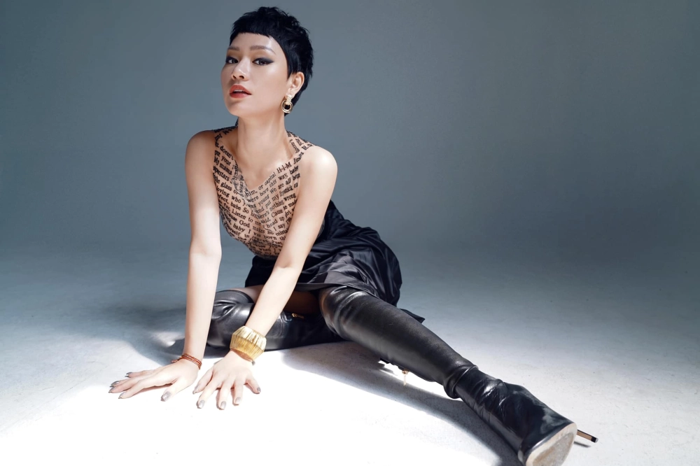 Visual cuốn hút trong Trà My idol let me feel your love tonight