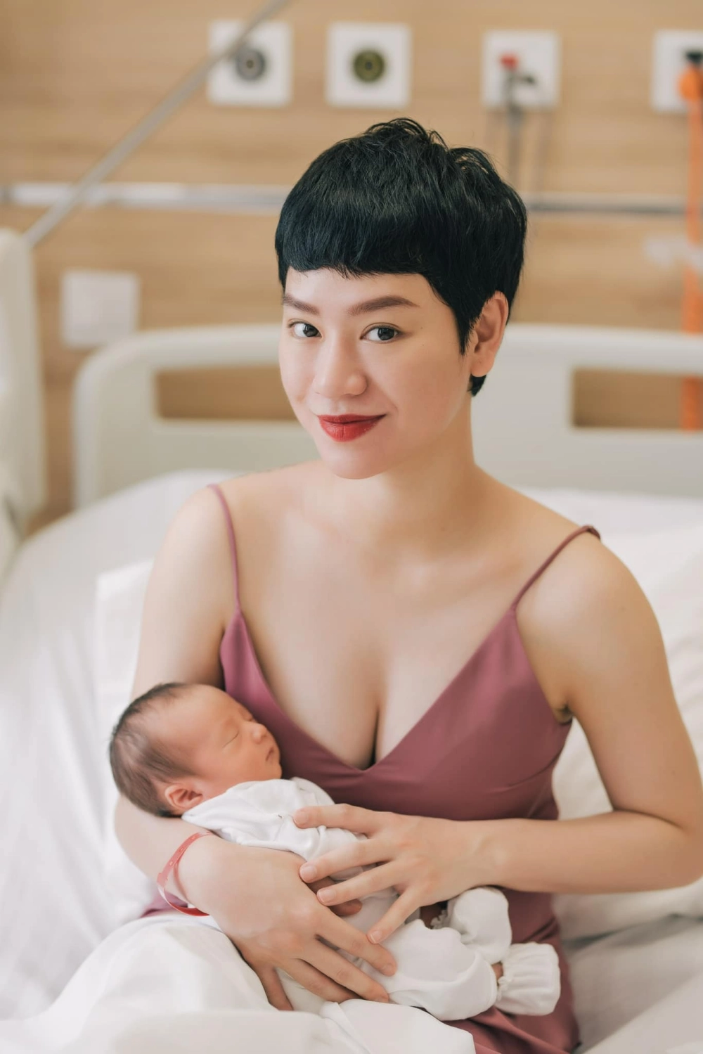 Ca sĩ Trà My idol đẹp sắc sảo và hát đầy nội lực