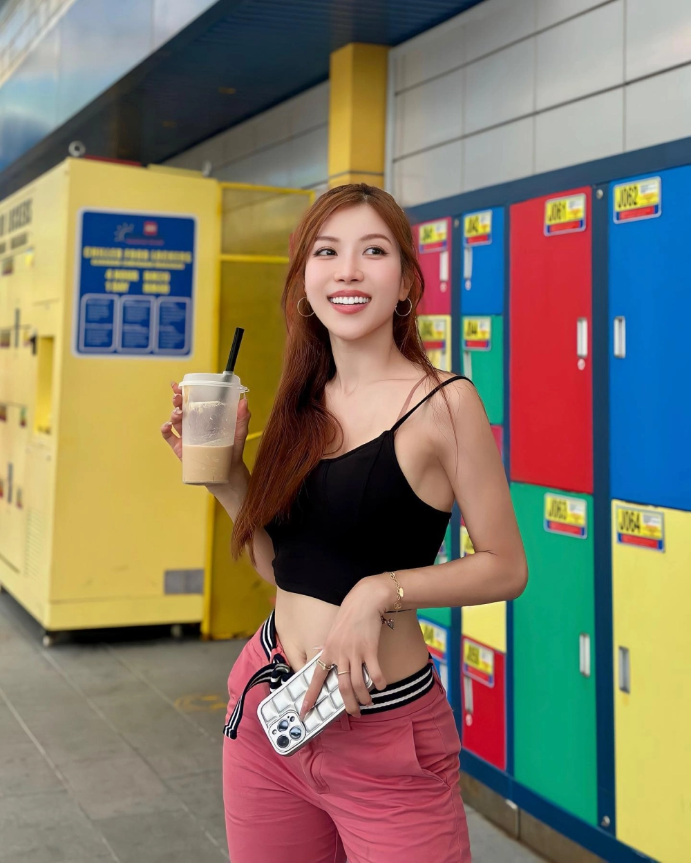 Đường cong trang pháp tuyệt đẹp không chỉ thu hút mà còn khiến người xem phải trầm trồ