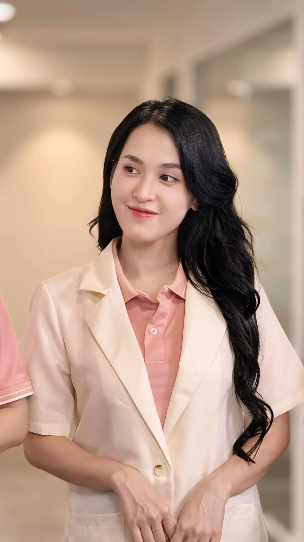 Tú Vi hát ngọt ngào chạm đến trái tim người nghe