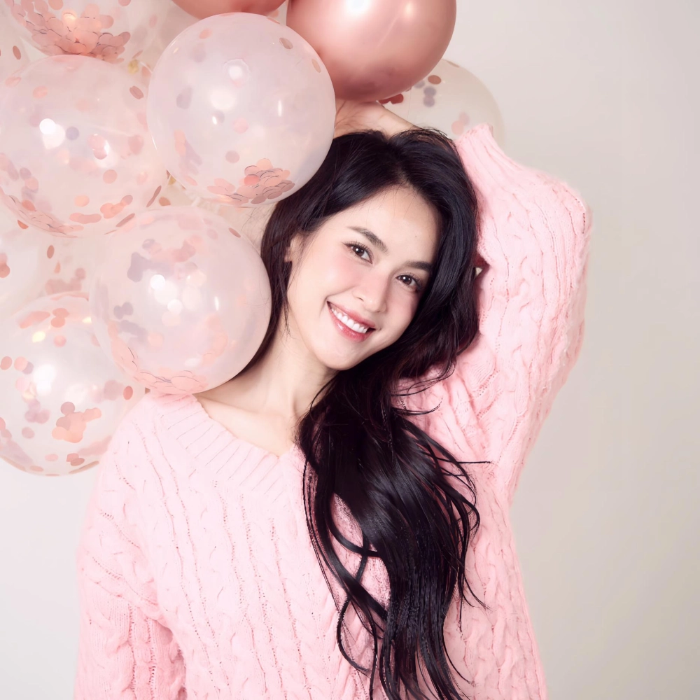 Tiểu sử của Tú Vi