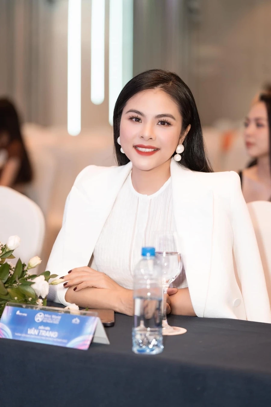 Hoa hậu Vân Trang đẹp ngọt ngào đầy khí chất
