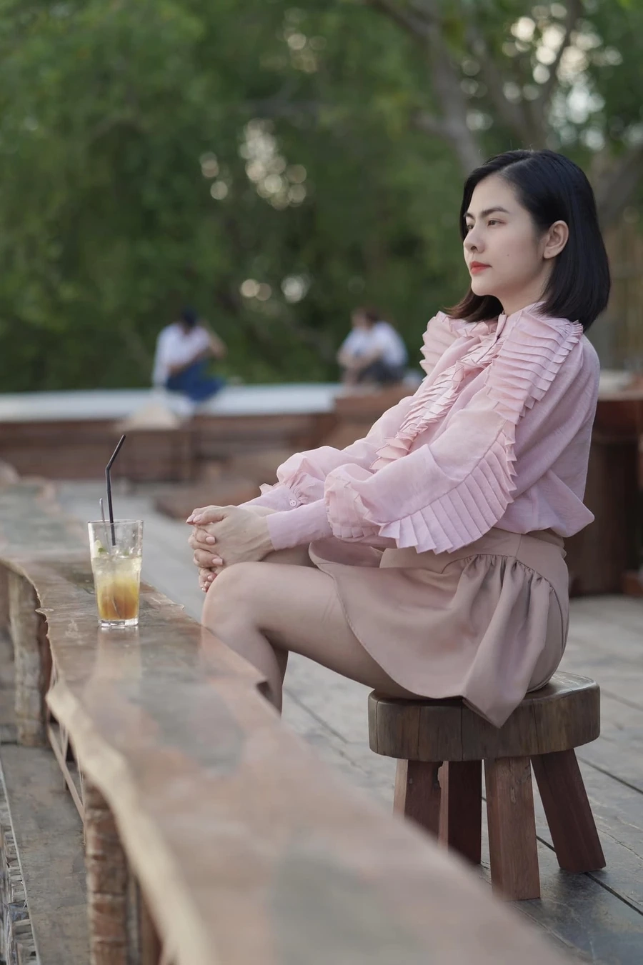 Ngắm hình ảnh Vân Trang cuốn hút qua từng khung hình