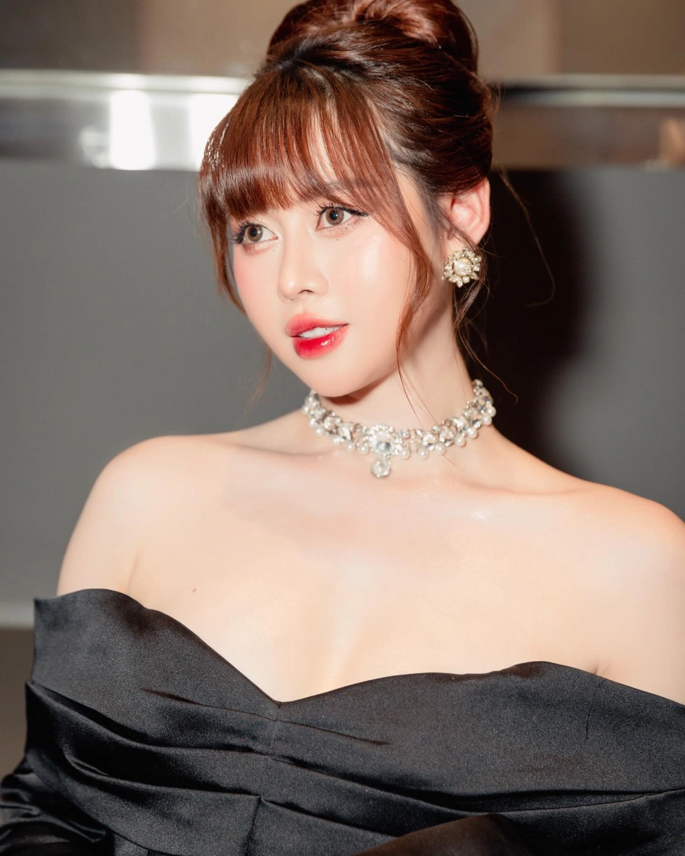 Avatar gái xinh ngầu Instagram phong cách mạnh mẽ 
