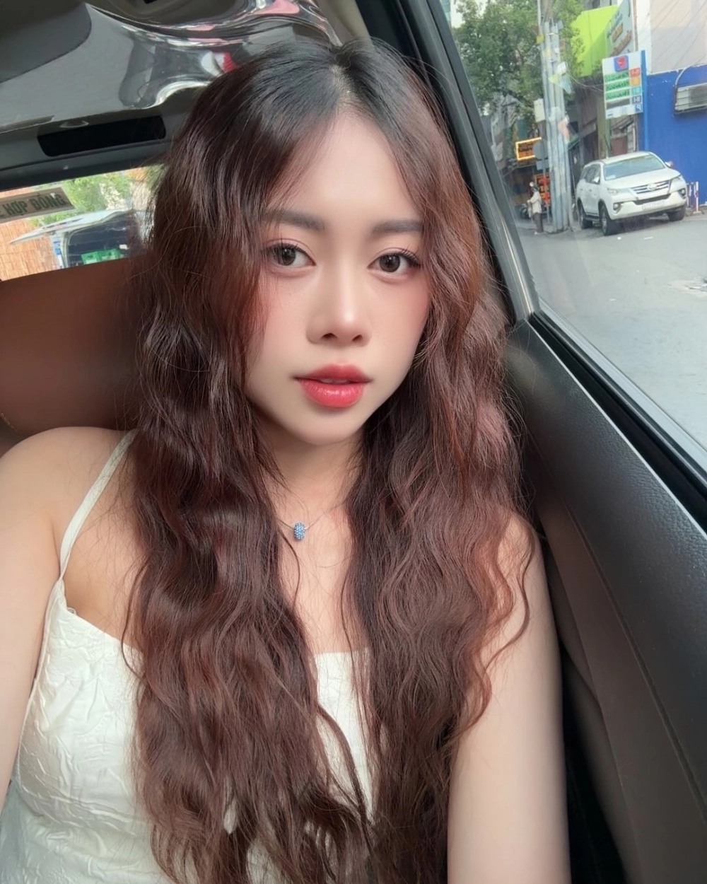 Ảnh đại diện con gái xinh ngầu Instagram cá tính mạnh 