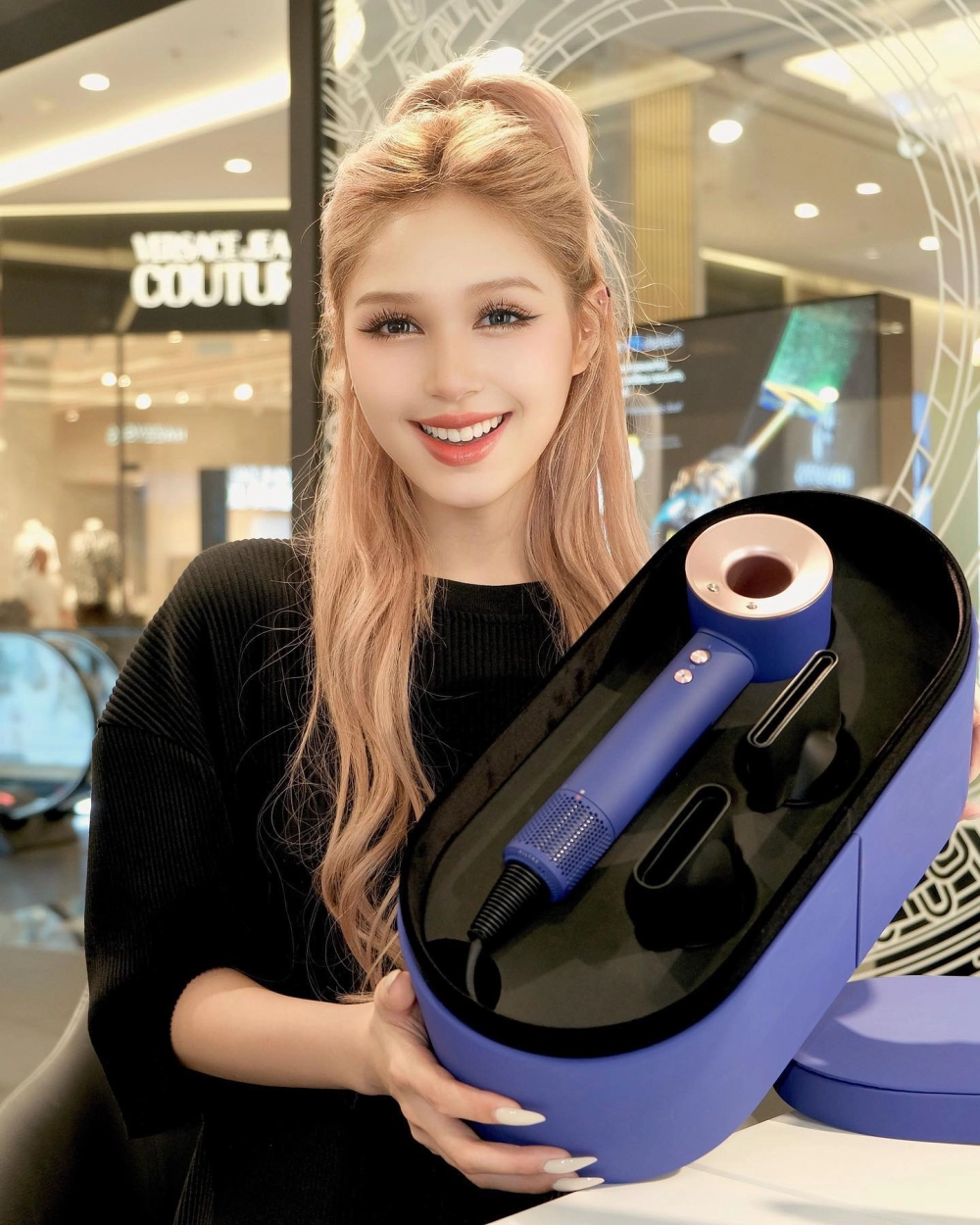 Tiktok Xoài Non hơn 1,8 triệu follow với clip triệu view 