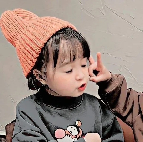Hình ảnh bé gái đẹp làm bừng sáng mạng xã hội