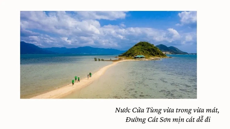 Nước Cửa Tùng vừa trong vừa mát, Đường Cát Sơn mịn cát dễ đi