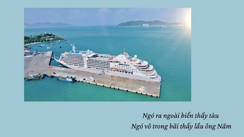 Ngó ra ngoài biển thấy tàu Ngó vô trong bãi thấy lầu ông Năm