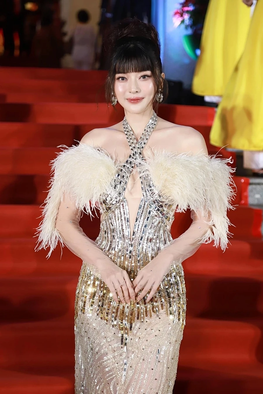 Cao Thái Hà Bão Ngầm với vai thiếu úy Hạ Lam mạnh mẽ