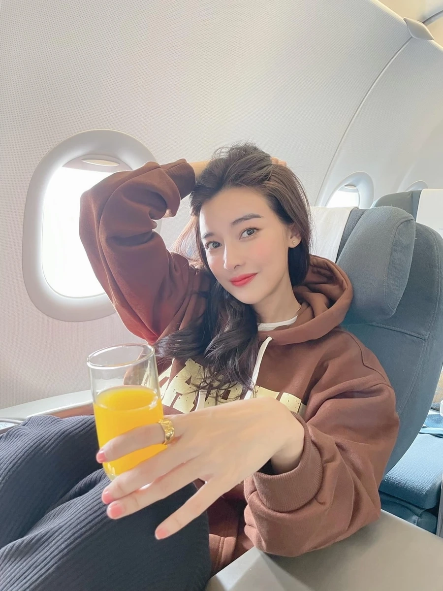 Cao Thái Hà Official chia sẻ khoảnh khắc đời thường nghệ thuật