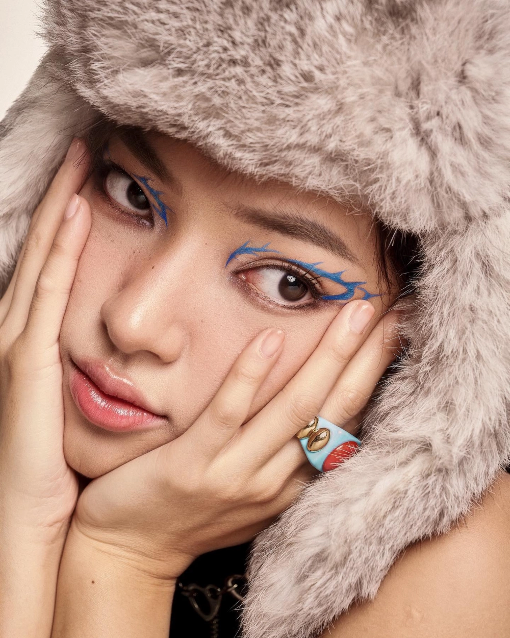 Hình ảnh Châu Bùi bikini vàng sự kiện 2025 vòng 2 lùm lùm 