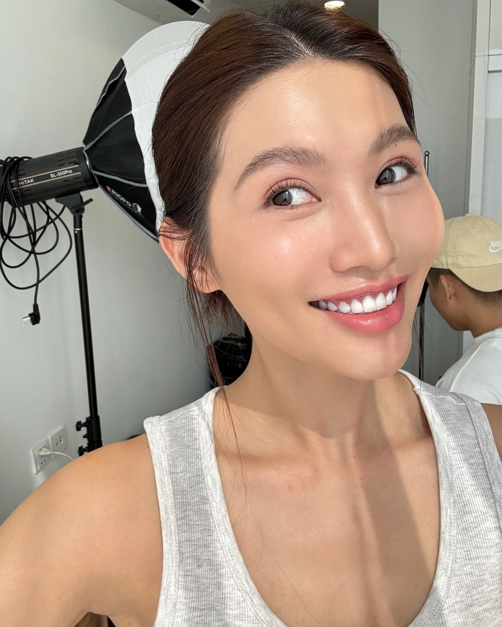 Ngắm ảnh gái xinh chụp ngoài trời, khung cảnh tự nhiên và rực rỡ