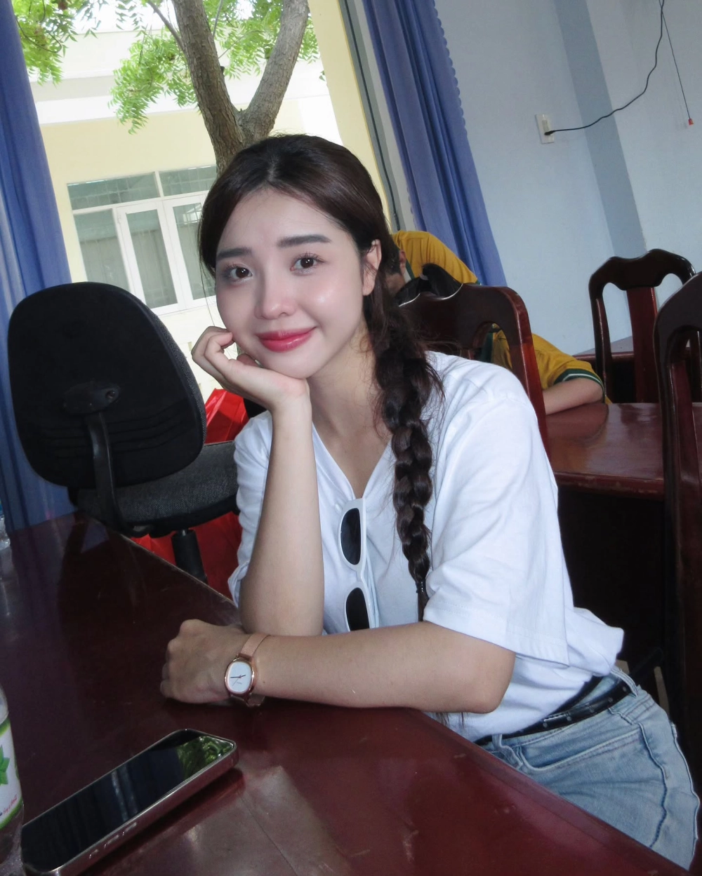 Khám phá cô gái xinh nhất thế giới 2021, nhan sắc nổi bật