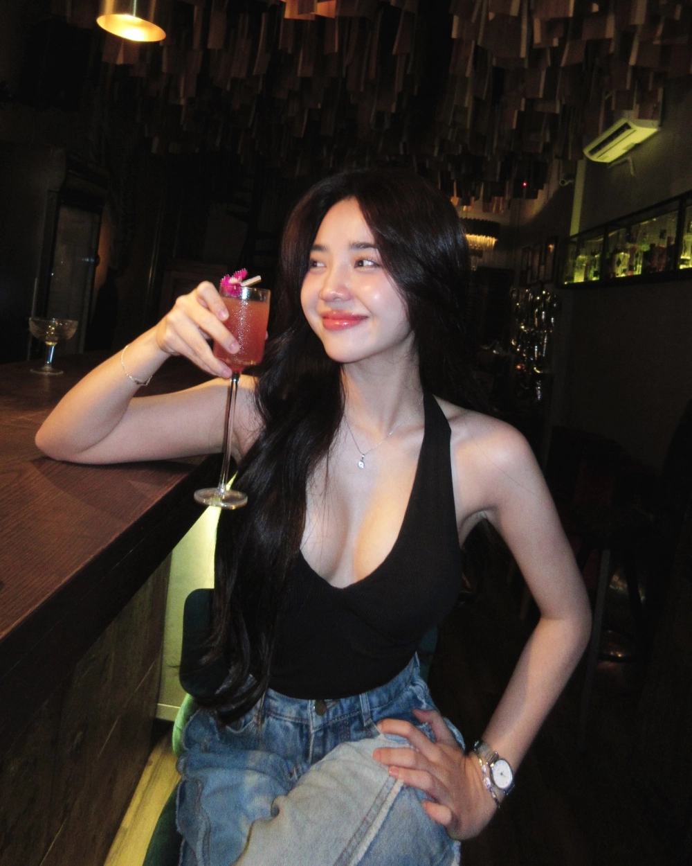 Chiêm ngưỡng cô gái xinh đẹp nhất trái đất, phong cách rực rỡ