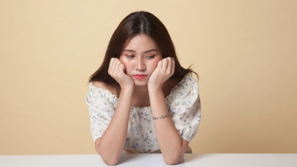 Chiêm ngưỡng hình ảnh tâm trạng buồn của con gái, sâu lắng