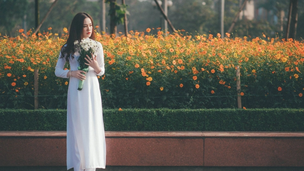 Thưởng thức hình nền đẹp cô gái buồn, cảm xúc tinh tế