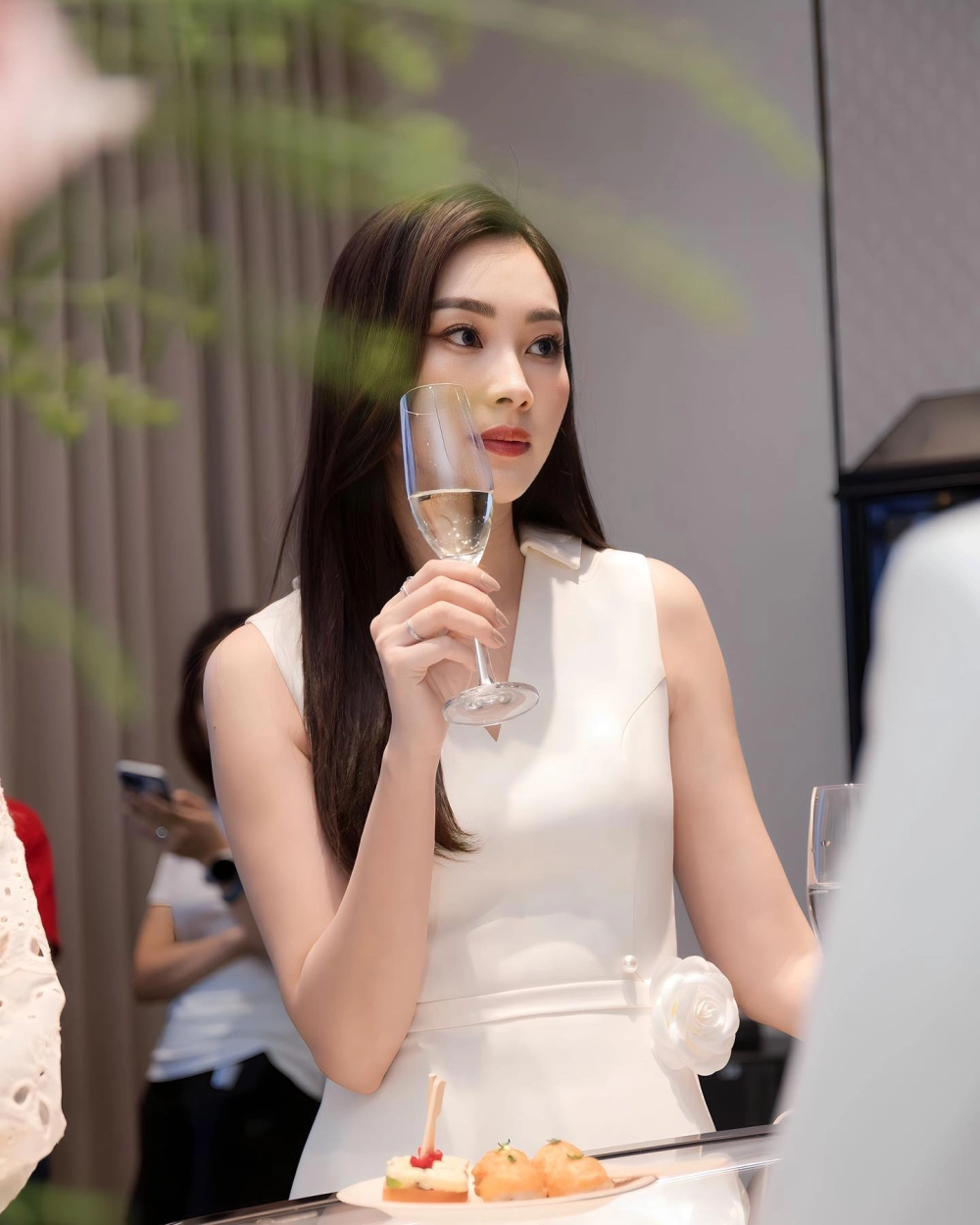 Hoa Hậu Việt Nam 2012 Đặng Thu Thảo biệt danh Thần Tiên Tỷ Tỷ 