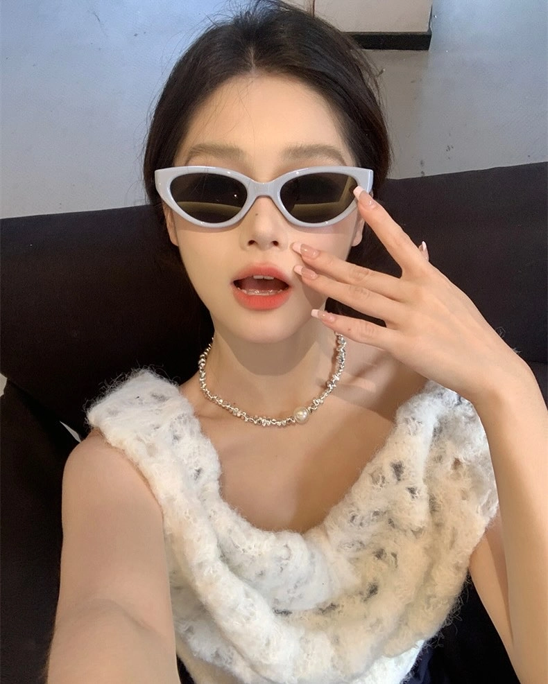 Hình ảnh gái xinh cute đeo kính ngọt ngào khiến người xem mê mẩn