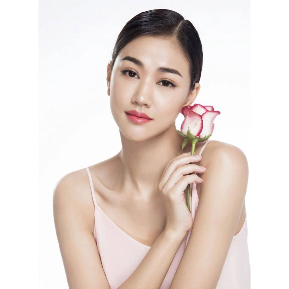 Ngắm ảnh bé gái cười xinh, nét cười trong trẻo và dễ thương