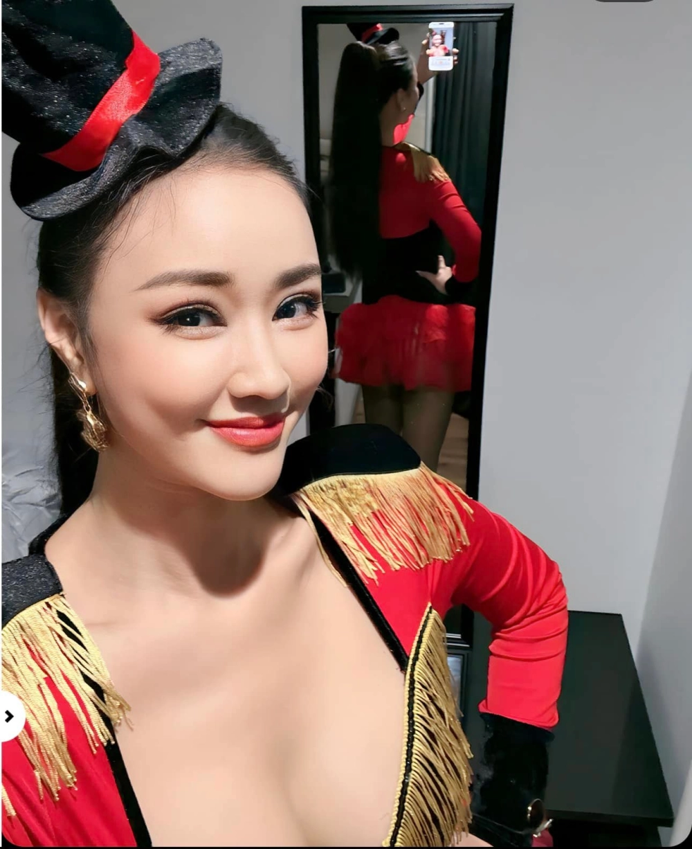 Tải ảnh gái xinh cười mỉm, nụ cười dịu dàng và quyến rũ