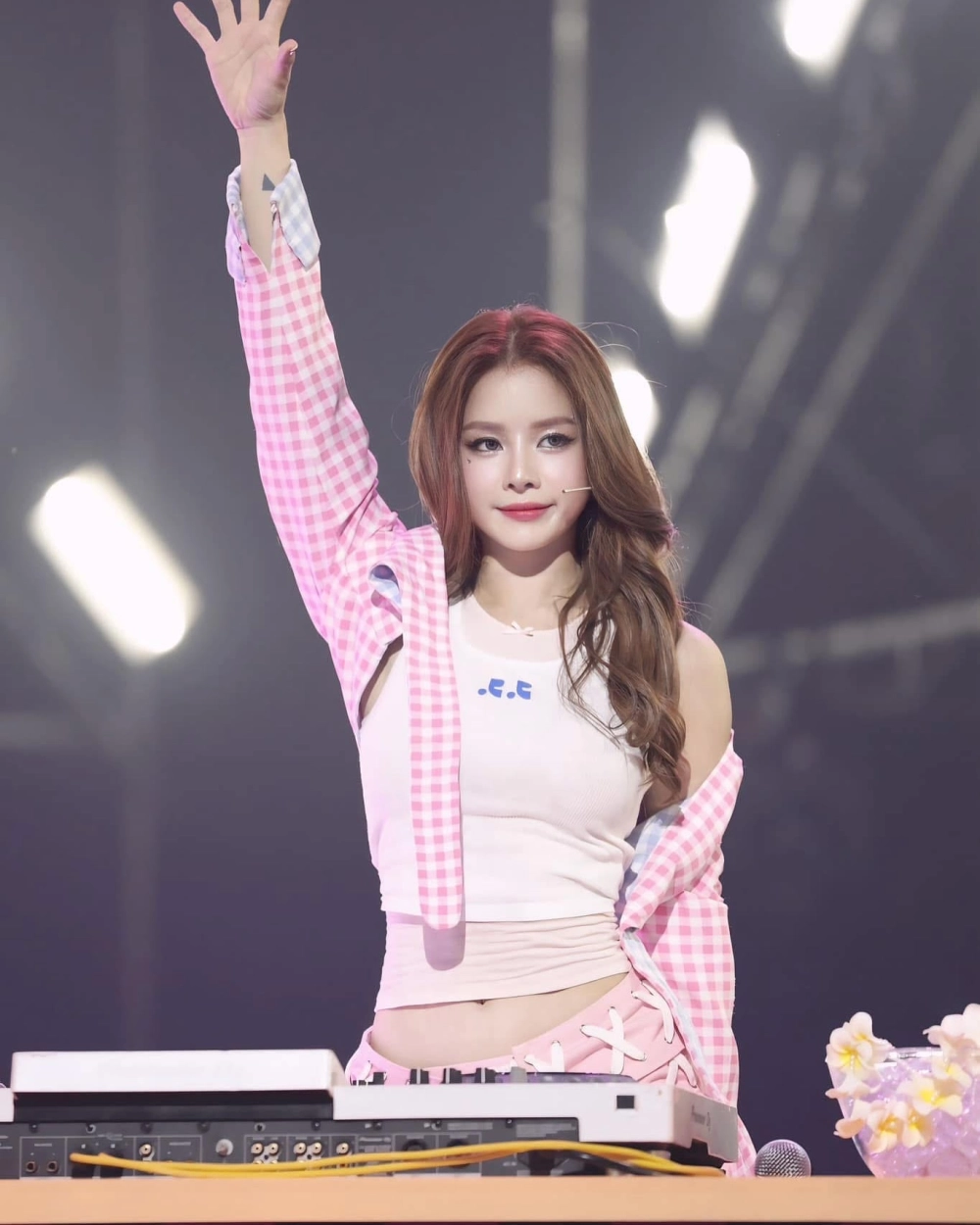 Clip DJ Mie trình diễn Crystal Crave tiktok đạt 15 triệu view 