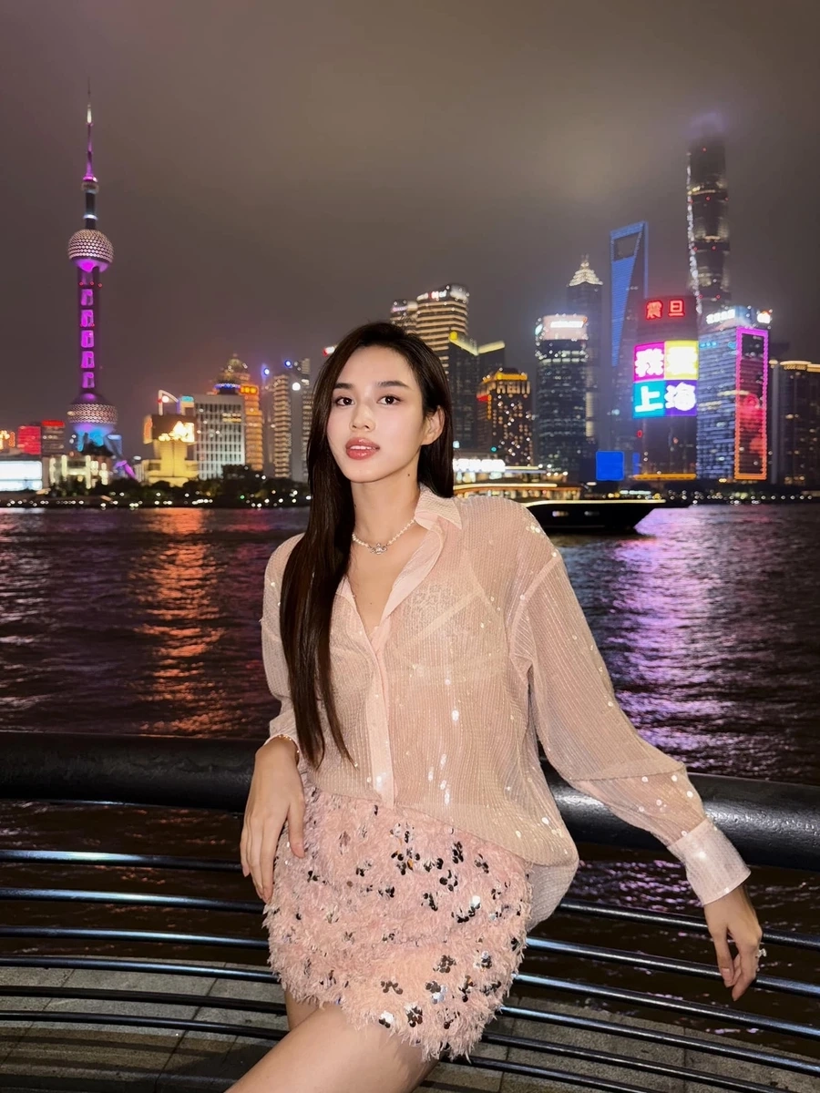 Ngắm ảnh gái xinh cười tươi, phong cách rạng rỡ và tươi trẻ