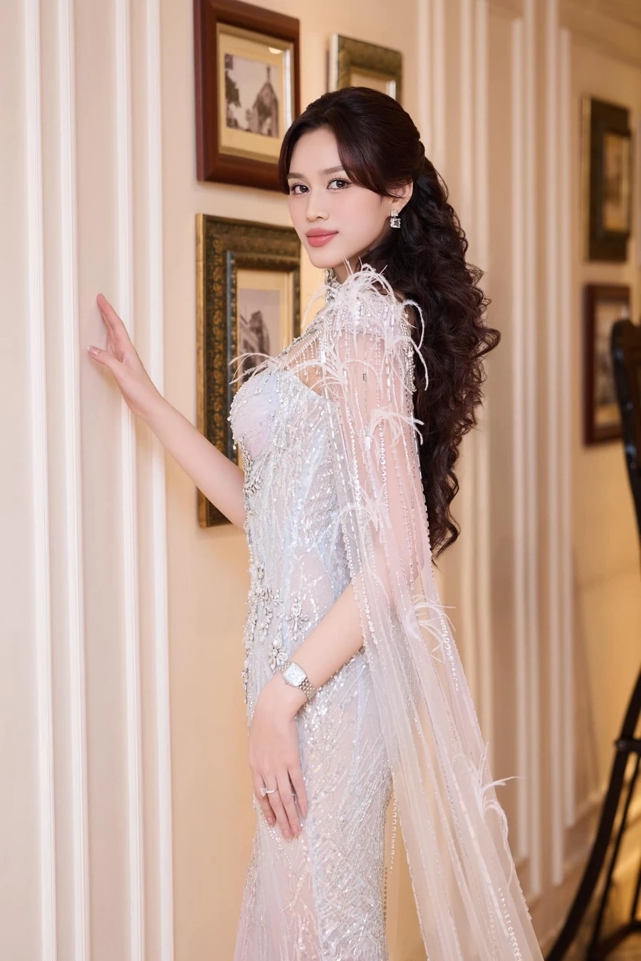 Thưởng thức gái xinh răng khểnh, nụ cười duyên dáng và cute