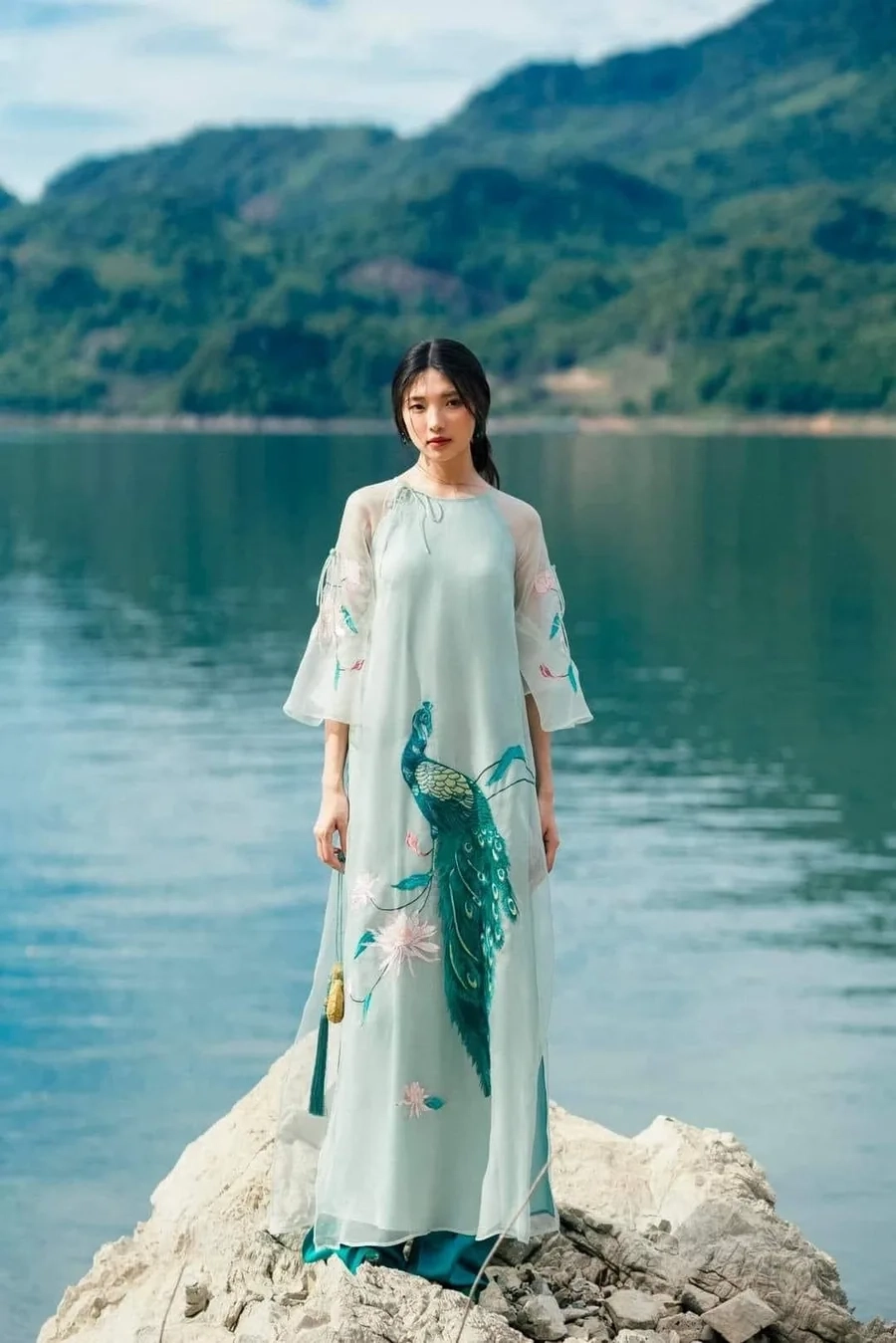 Chiêm ngưỡng áo dài trắng cô dâu, phong cách lãng mạn và duyên dáng